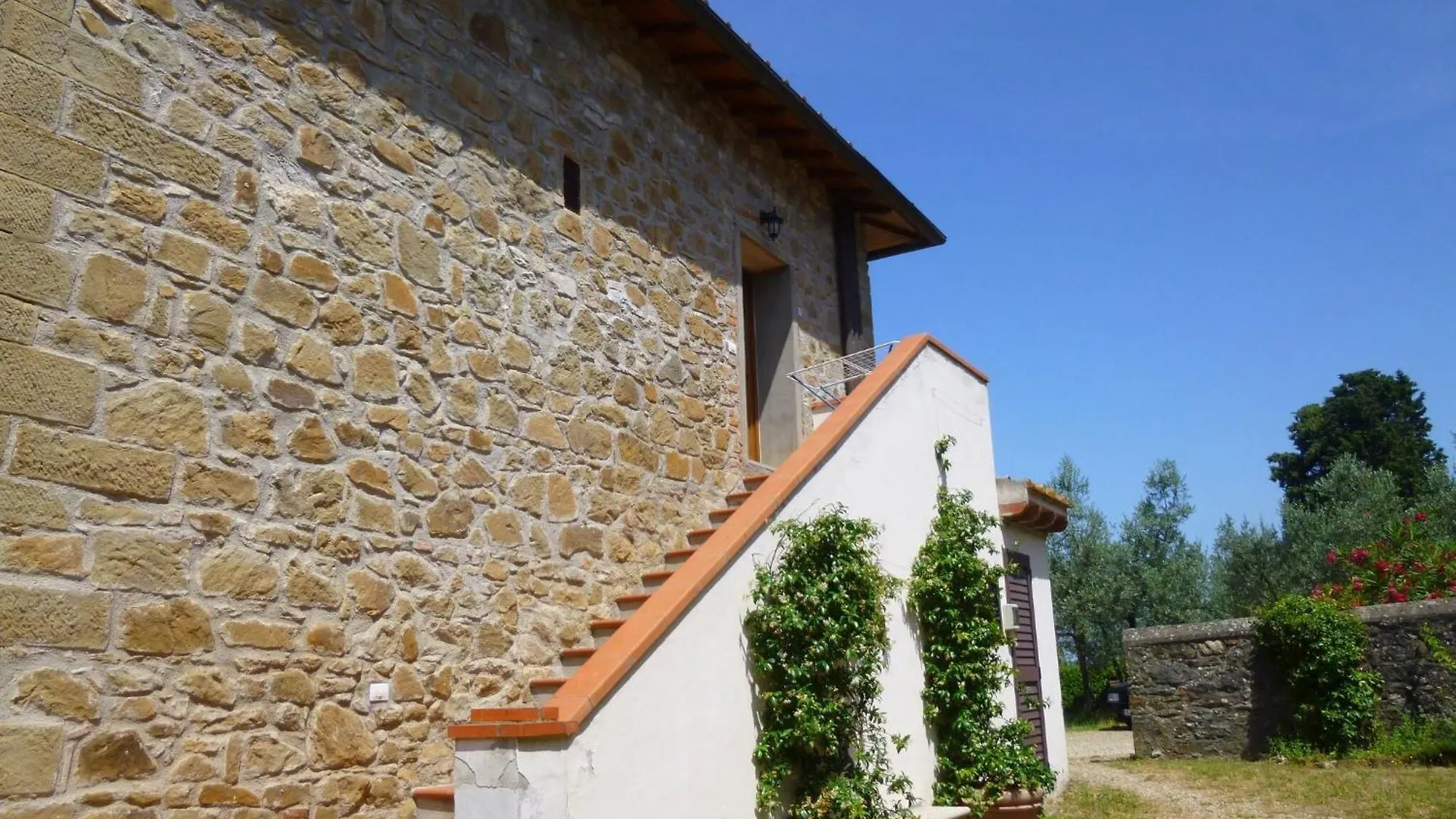 Semesterbostad Lovely Estate Not Far From Florence With Olives Trees Poggio Alla Croce Italien